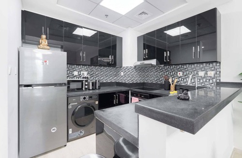 Dubai Marina Apartment | Free housekeeping visits during your stay - StayShort - Refined 1 Bedroom Retreat Sleeps 4 in Dubai Marina