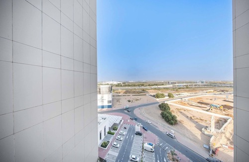 Dubai Apartment | Free housekeeping visits during your stay - StayShort - Wadi Al Safa sleeps 3 close to Global Village Park