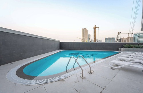 Dubai Apartment | Free housekeeping visits during your stay - StayShort - Wadi Al Safa sleeps 3 close to Global Village Park
