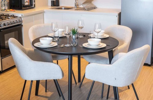 Dubai Apartment | Free housekeeping visits during your stay - StayShort - Chic 1-Bed for 4 in Prime Dubai Hills Location!