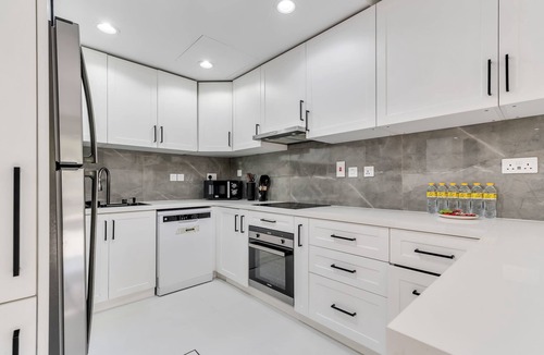 The Greens Apartment | Free housekeeping visits during your stay - StayShort - Warm & Spacious 3 Bedroom in The Greens that Sleeps 8