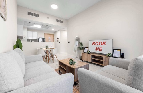 Jebel Ali Apartment | Free housekeeping visits during your stay - StayShort - Jebel Ali Sleeps 2 with a Beautiful Swimming Pool!