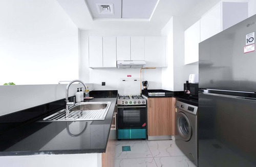 Jebel Ali Apartment | Free housekeeping visits during your stay - StayShort - Jebel Ali Sleeps 2 with a Beautiful Swimming Pool!