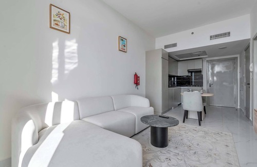 Jebel Ali Apartment | Free housekeeping visits during your stay - Comfortable 1 Bed in Jebel Ali Sleeps 2 with Balcony!