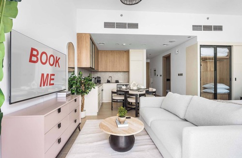 Dubai Apartment | Free housekeeping visits during your stay - StayShort - Bright & Roomy Studio with Balcony - Majan Hub, Sleeps