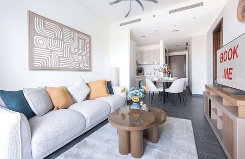 Nad Al Sheba Apartment | Free housekeeping visits during your stay - StayShort - Meydan One sleeps 4 close to Meydan Racecourse!