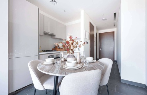 Nad Al Sheba Apartment | Free housekeeping visits during your stay - StayShort - Meydan One sleeps 4 close to Meydan Racecourse!