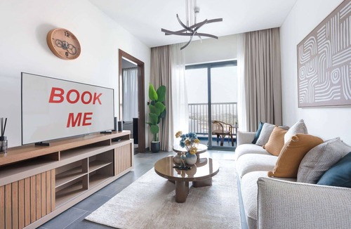 Nad Al Sheba Apartment | Free housekeeping visits during your stay - StayShort - Meydan One sleeps 4 close to Meydan Racecourse!