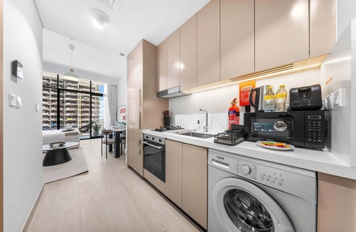 Nad Al Sheba Apartment | Free housekeeping visits during your stay - StayShort - Modern Studio that Sleeps 4 at Riviera Beachfront