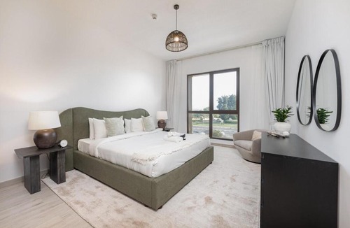 Umm Suqeim 3 Apartment | Free housekeeping visits during your stay - StayShort - Warm and Earthy 1-Bedroom Apartment Perfect for Family in Madinat Jumeirah Living!