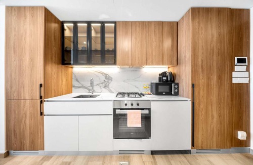 Jumeirah Village Apartment | Free housekeeping visits during your stay - StayShort - JVC Studio for 2 people with a Pool and Gym