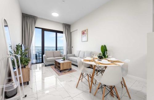 Jebel Ali Apartment | Free housekeeping visits during your stay - StayShort - Jebel Ali Sleeps 2 with a Beautiful Swimming Pool