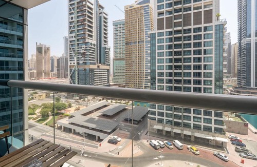 Jumeirah Lake Towers Apartment | Free housekeeping visits during your stay - StayShort - Prime 2BR Retreat in JLT that Sleeps 4
