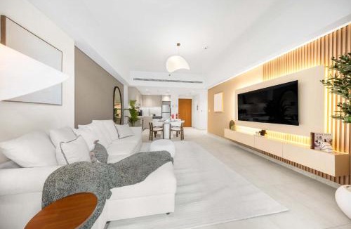 Umm Suqeim 3 Apartment | Free housekeeping visits during your stay - StayShort - Modern 1BR Retreat in MJL Sleeps 4