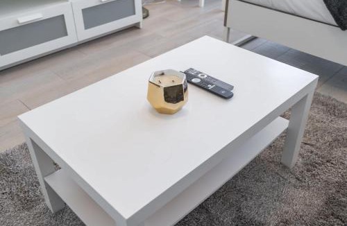 Jumeirah Village Circle Apartment | Free housekeeping visits during your stay - StayShort - The Skyline Studio - Elegant Living at Bloom Heights JVC