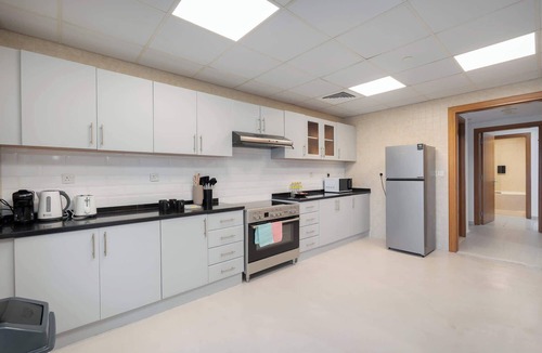 Jumeirah Lake Towers Apartment | Free housekeeping visits during your stay - StayShort - Family Friendly 3BR Apartment with Ample Space