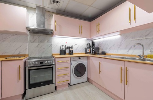 Jumeirah Lake Towers Apartment | Free housekeeping visits during your stay - StayShort - Stylish 2-Bedroom in JLT That Sleeps 6 Comfortably