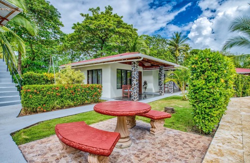 Parrita House | Fully Equipped Beach Bungalow 1