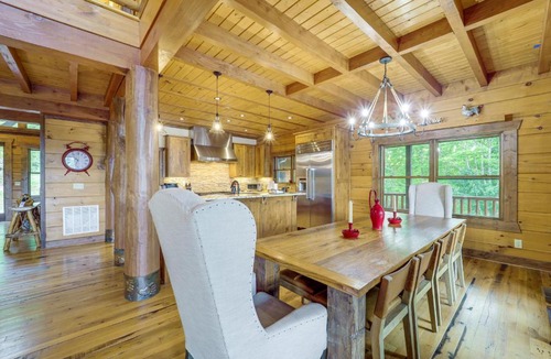 Spruce Pine House | Game Room + Deck: Spacious Spruce Pine Retreat!