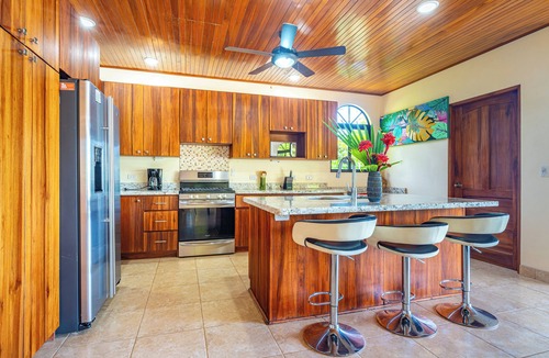 Barrio Las Playitas House | Gated Community-Privacy, Ocean Views-pool-Ojochal-sleep 9