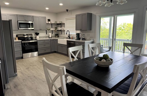 Otto House | Gorgeous 3-bedroom home where modern luxury meets mountain majesty.