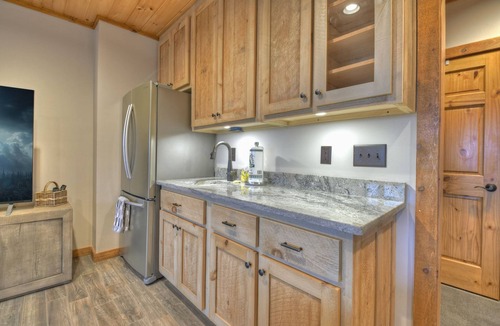 Morganton Cabin | Gorgeous views, pool table, & more! - Honey Hill