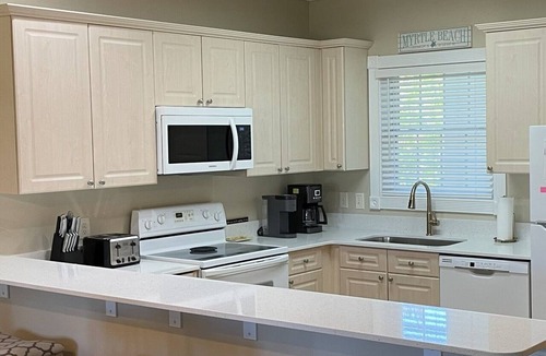 Central Myrtle Beach Condo | GR RATES & GR LOCATION - 2 BED 2 BATH w ELEV- GOLFVIEW - APPROX 1 MILE TO BEACH!