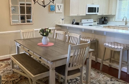 Central Myrtle Beach Condo | GR RATES & GR LOCATION - 2 BED 2 BATH w ELEV- GOLFVIEW - APPROX 1 MILE TO BEACH!