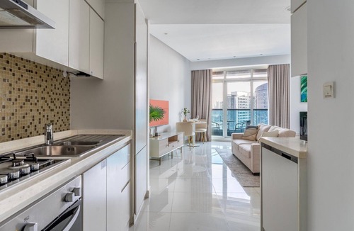 Business Bay Apartment | GuestReady - Canal View Studio | Near Dubai Mall