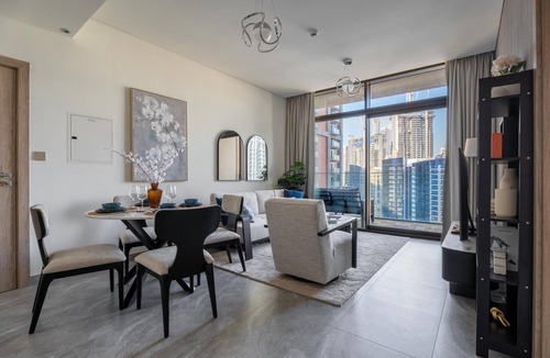 Business Bay Apartment | GuestReady - Premium 1BD with Canal View