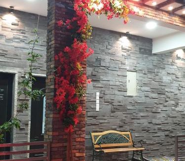 Sayq Ski Chalet | Half Moon Chalet شالية نصف القمر
