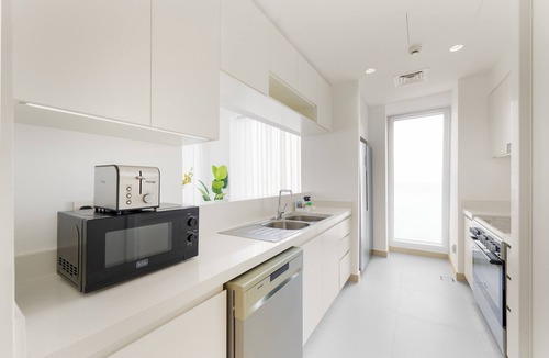 Dubai Apartment | Harbour-View 3BR with AsstRm, Just a Stone’s Throw from Marine Transportation