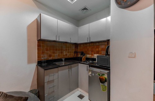 Madinat Zayed Apartment | HAVN - Studio in Hanover Square, JVC