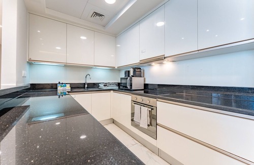 Business Bay Apartment | High-Floor 2BR, Overlooking Godolphin Stables and Al Khail Racecourse