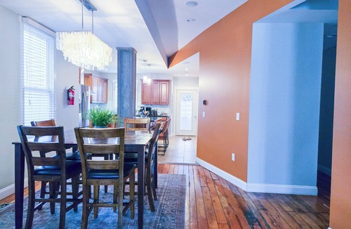 Italian Village House | High St .2mi | King Suite 3 Queens Chef Kitchen & Parking