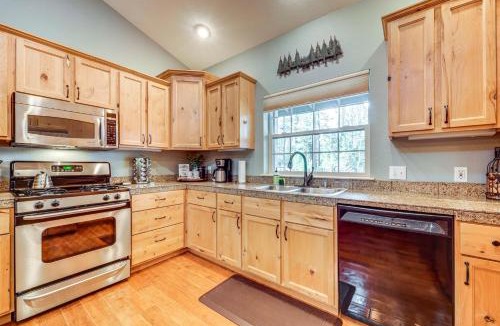 Graeagle House | Hike + Explore: Graeagle Getaway w/Furnished Deck