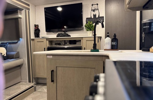 Spring Branch RV Rental | Hill Country Bear Retreat