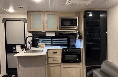Spring Branch RV Rental | Hill Country Bear Retreat