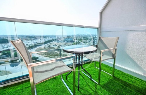Jumeirah Village Triangle Apartment | Holiday Boulevard - Modern Studio in JVT w High-End Gym & Pool