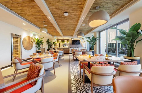 Jumeirah Village Circle Hotel | Holiday Inn Dubai Jumeirah Village Circle by IHG