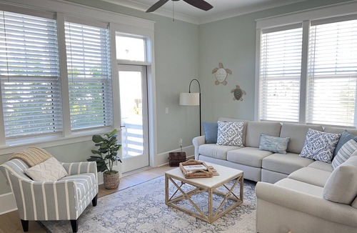 Old Village House | Home near Sullivans Island, Old Village, Mt Pleasant, beaches, 10 min to CHS