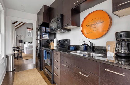 Cannonborough Elliotborough Apartment | Honeymoon Paradise | The Tango