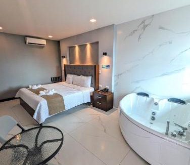 Barrio Las Playitas Hotel | Hotel Cayuga