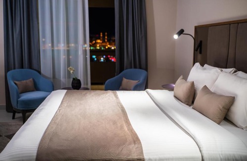 Al Majaz Hotel | Hotel Holiday International