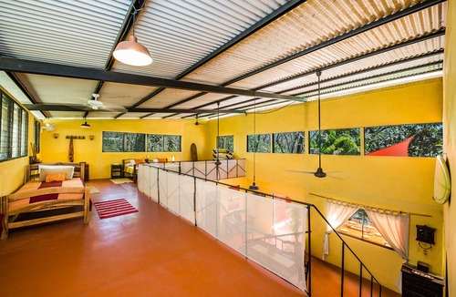 Palm Beach Estates House | Huge Artistic Surfers Beach Loft House, 2 bikes, 300mbps WIFI, washer, dryer