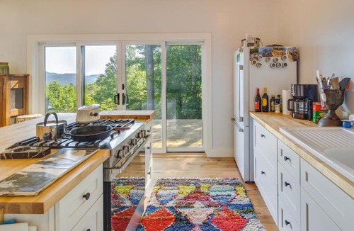 Spruce Pine Apartment | 'Inchworm Ranch' Blue Ridge Cabin, Pets Welcome