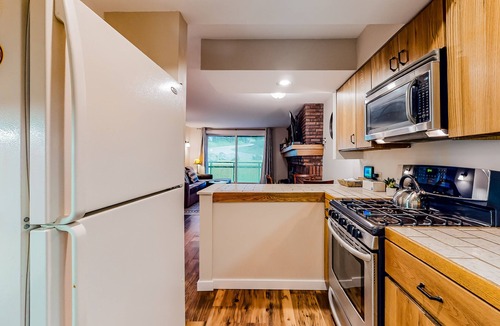 Killington Condo | Inviting condo with skiing, pool, hot tub, tennis, fireplace & W/D