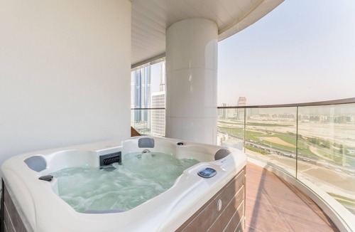 Business Bay Apartment | Jacuzzi Balcony with Views, Near Bus Stop – Terraces Marasi Drive