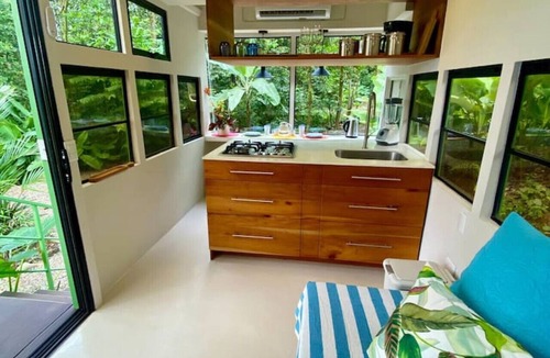 Savegre House | Jungle Bus, 5 min drive PlayaLinda, 15 x Dominical, Wifi Starlink