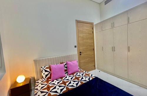 Bur Dubai Apartment | Karama Palace Home